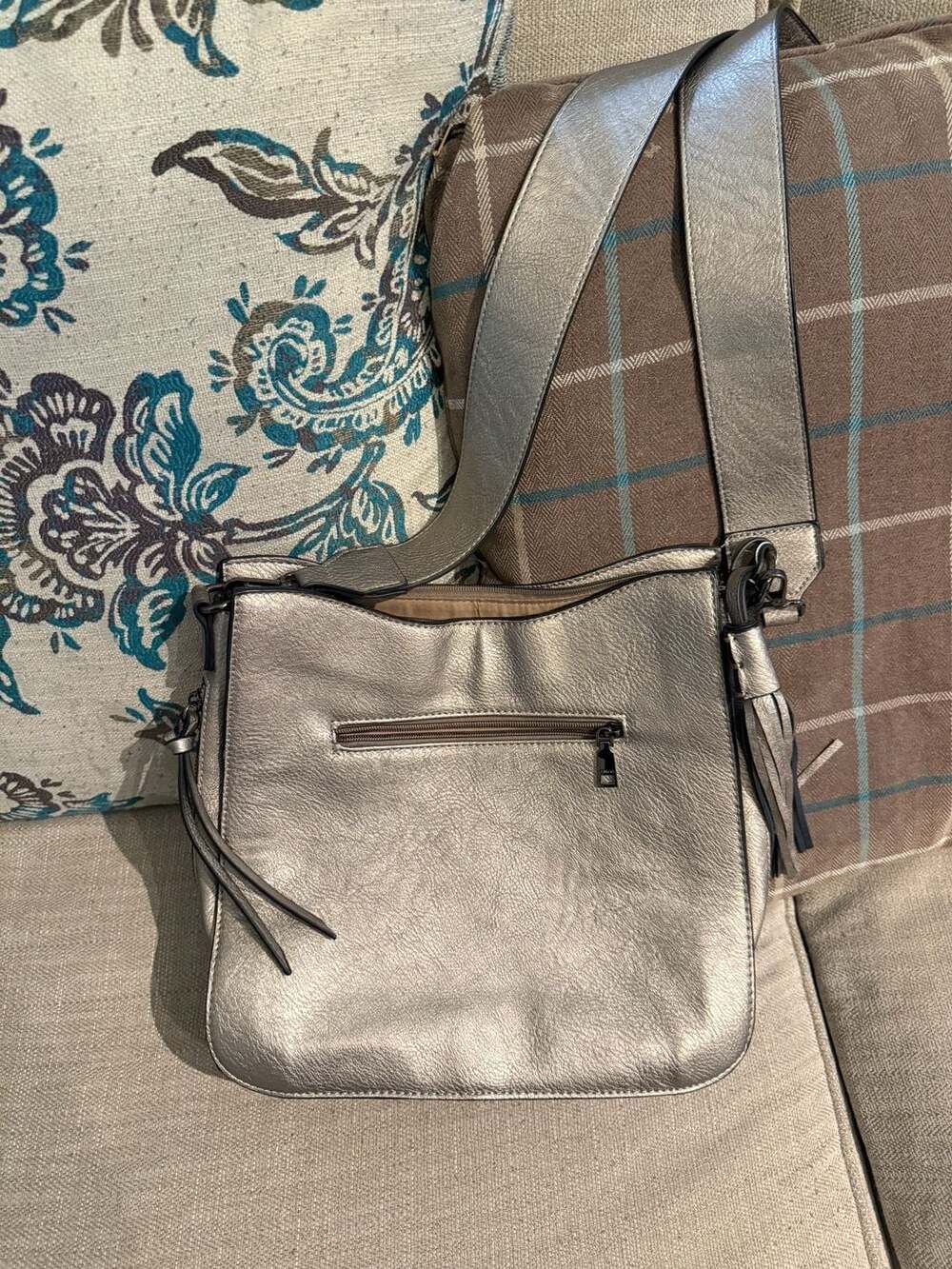 Jen & Co. Silver Metallic Vegan Leather Crossbody Handbag with Tassels